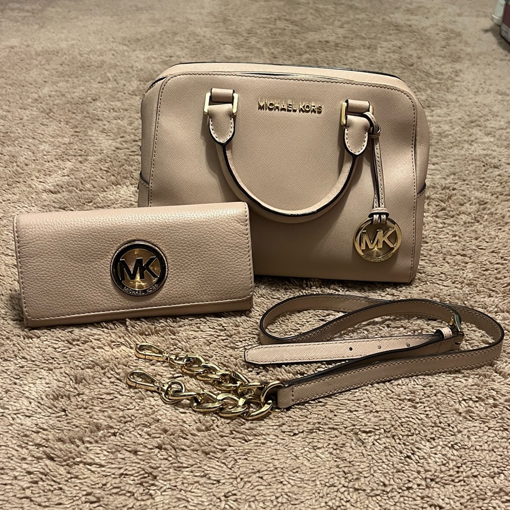 Micheal Kors Purse & Wallet!